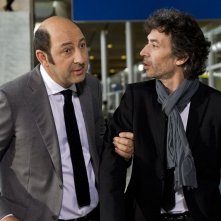 E' successo a Saint-Tropez: Kad Merad ed Eric Elmosnino in una scena del film