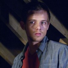 Max Thieriot in una scena del thriller House at the End of the Street