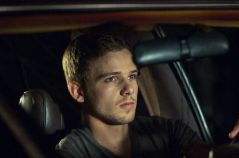 Max Thieriot Nei Panni Di Ryan In Una Scena Del Thriller House At The End Of The Street 268877