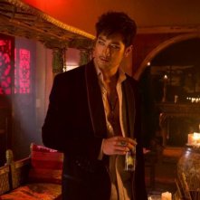 Shadowhunters - Città di ossa: Godfrey Gao nei panni di Magnus Bane in una scena