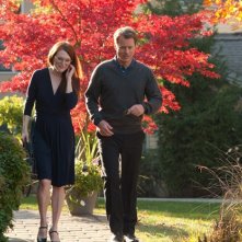 The English Teacher: Julianne Moore e Greg Kinnear passeggiano tra i colori dell'autunno