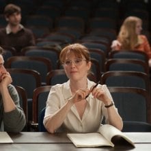 The English Teacher: Julianne Moore e Michael Angarano in una scena del film