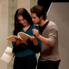 The English Teacher: Lily Collins e Michael Angarano in una scena del film