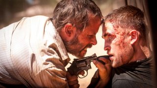 The Rover: Guy Pearce e Robert Pattinson in un'intensa scena