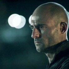 Welcome to the Punch: Mark Strong in una scena