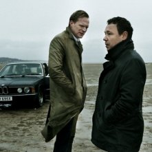 Blood: Paul Bettany con Stephen Graham in una scena del film