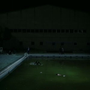 Confessions: una drammatica immagine notturna tratta dal film