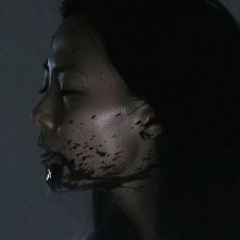 Confessions: Yoshino Kimura in una sanguinosa scena del film