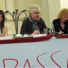 Gli amanti passeggeri: Almodovar presenta il film a Roma con Blanca Suarez