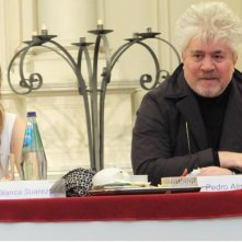 Gli amanti passeggeri: Pedro Almodovar presenta il film a Roma con Blanca Suarez