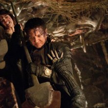 Hansel & Gretel - Cacciatori di streghe: Jeremy Renner e Gemma Arterton spietati assassini di streghe in una scena