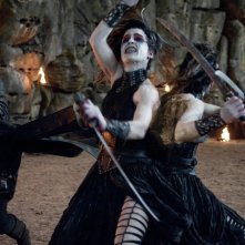 Jeremy Renner combatte ferocemente in una scena di Hansel & Gretel - Cacciatori di streghe