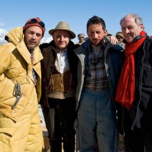 K2: la montagna degli italiani: Giuseppe Cederna, Michele Alhaique, Robert Dornhelm e Massimo Poggio in una scena della fiction