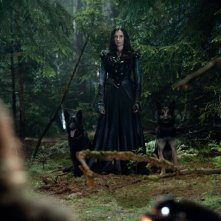 La bellissima Famke Janssen in una scena di Hansel & Gretel - Cacciatori di streghe