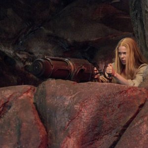 Pihla Viitala si difende con un cannone in Hansel & Gretel - Cacciatori di streghe