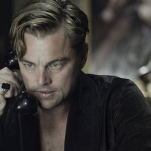 Il grande Gatsby: Leonardo DiCaprio in una scena nei panni di Jay Gatsby