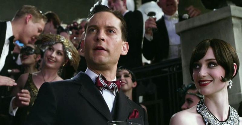 Il grande Gatsby: Tobey Maguire ed Elizabeth Debicki in una scena