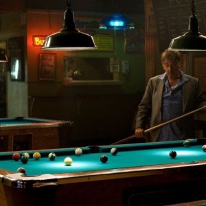 Stand Up Guys: Al Pacino gioca a biliardo insieme a Christopher Walken in una scena del film