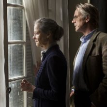 Treno di notte per Lisbona: Charlotte Rampling con Jeremy Irons in una scena del film