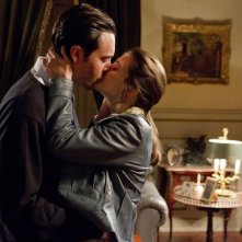 Treno di notte per Lisbona: un bacio appassionato tra Mélanie Laurent e Jack Huston tratto dal film