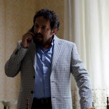 Ci vediamo domani: il protagonista Enrico Brignano in una scena della commedia