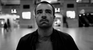 Sheer: Michael Jefferson in una scena del film