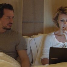Viaggio sola: Stefano Accorsi e Margherita Buy a letto in una scena del film