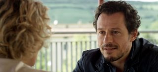 Viaggio sola: Stefano Accorsi in un bel primo piano tratto dal film