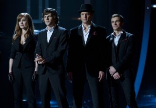Now You See Me: Isla Fisher, Jesse Eisenberg, Woody Harrelson e Dave Franco in una scena