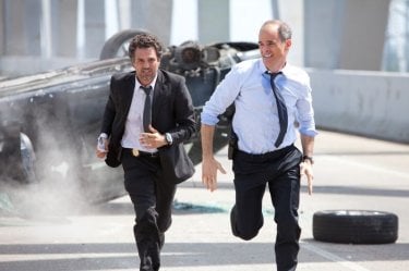Now You See Me: Michael Kelly e Mark Ruffalo corrono in una scena del film