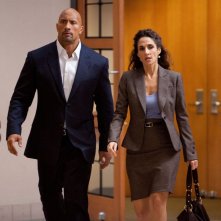 Dwayne 'The Rock' Johnson con Melina Kanakaredes nel film Snitch - L'infiltrato