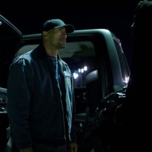 Snitch - L'infiltrato: Dwayne 'The Rock' Johnson in una scena notturna del thriller