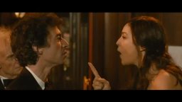 Trailer - Des gens qui s'embrassent