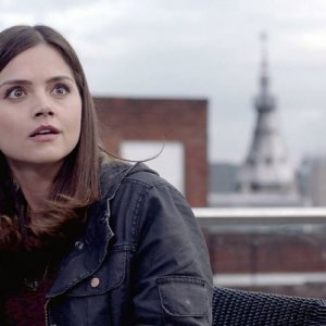 Doctor Who: Jenna-Louise Coleman in una scena dell'episodio The Bells of St John