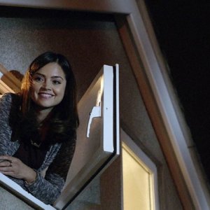 Doctor Who: Jenna-Louise Coleman nell'episodio The Bells of St John
