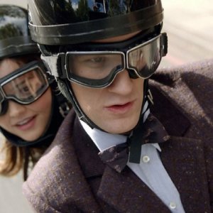 Doctor Who: Matt Smith e Jenna-Louise Coleman in moto nell'episodio The Bells of St John