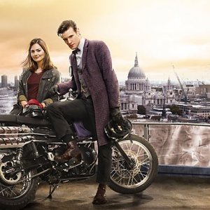 Doctor Who: Matt Smith e Jenna-Louise Coleman in un'immagine promozionale dell'episodio The Bells of St John