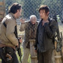 The Walking Dead: Andrew Lincoln e Norman Reedus in una scena dell'episodio L'inganno