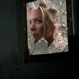 The Walking Dead: Laurie Holden in una tesa scena dell'episodio Vendetta