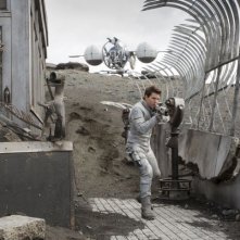 Oblivion: Tom Cruise in azione nei panni di Jack Harper in una scena