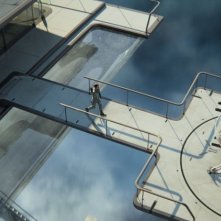 Oblivion: una suggestiva immagine di Tom Cruise tratta dal film