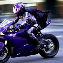 Kick-Ass 2: Chloë Grace Moretz in moto in una scena
