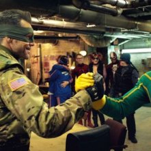 Kick-Ass 2: Jim Carrey con Aaron Taylor-Johnson in una scena del film
