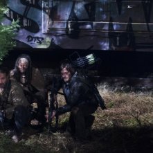 The Walking Dead: Andrew Lincoln, Norman Reedus e Danai Gurira in azione nell'episodio Nelle tombe