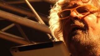 Tsunami Tour: Beppe Grillo in un'immagine tratta dal documentario sul tour del Movimento 5 stelle