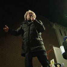 Tsunami Tour: Beppe Grillo sul palco durante un comizio in una scena del film
