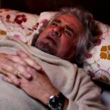 Tsunami Tour: il leader del Movimento 5 stelle in una scena del documentario on-the-road sulla campagna elettorale