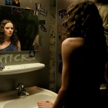 205 - Zimmer der Angst: Jennifer Ulrich in una scena