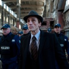 André Hennicke è il commissario Urban in 205 - Zimmer der Angst