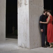 Nina: Diane Fleri insieme a Luca Marinelli in una romantica scena del film